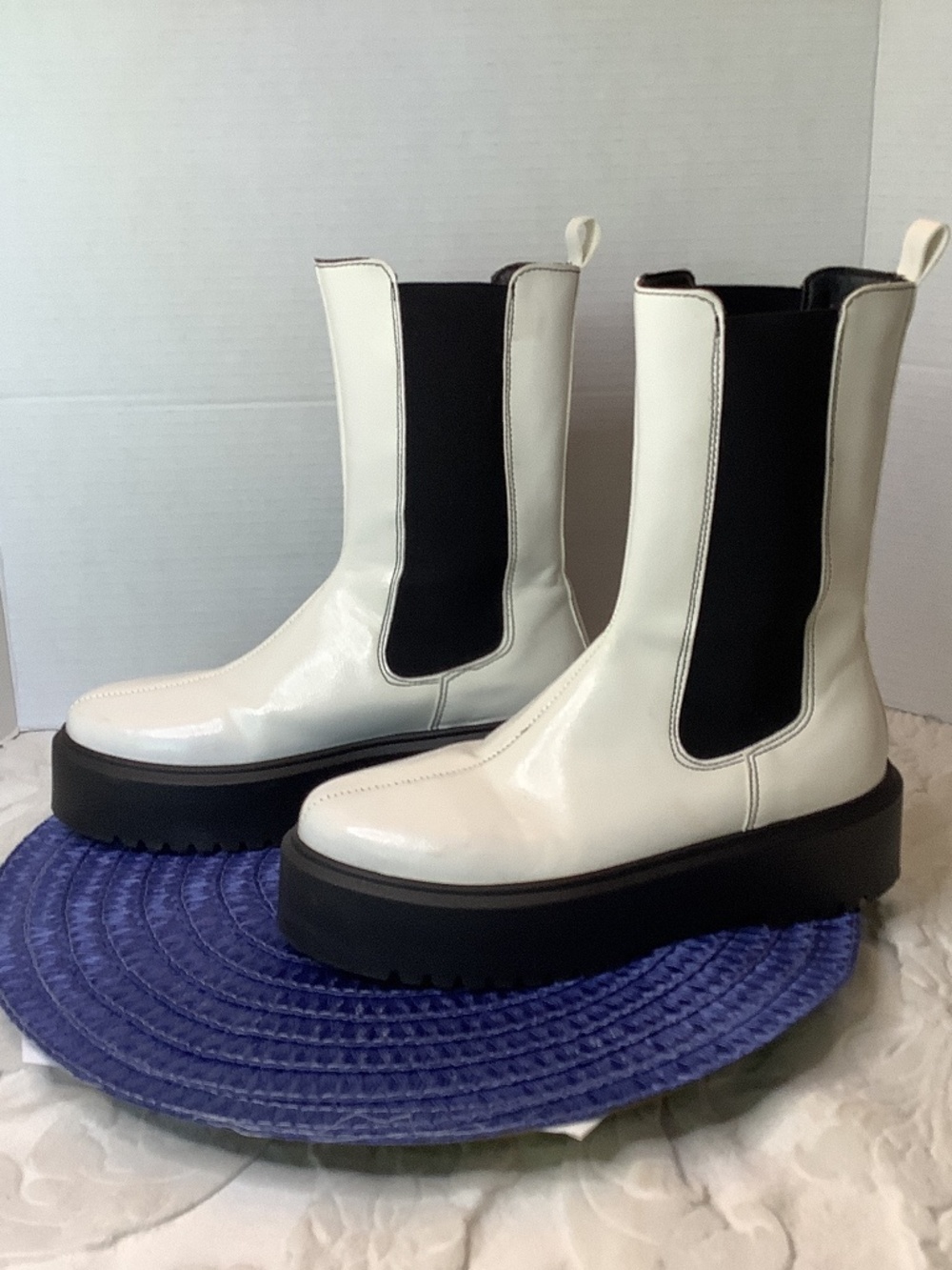 EUC ASOS design white black Chelsea boots platform